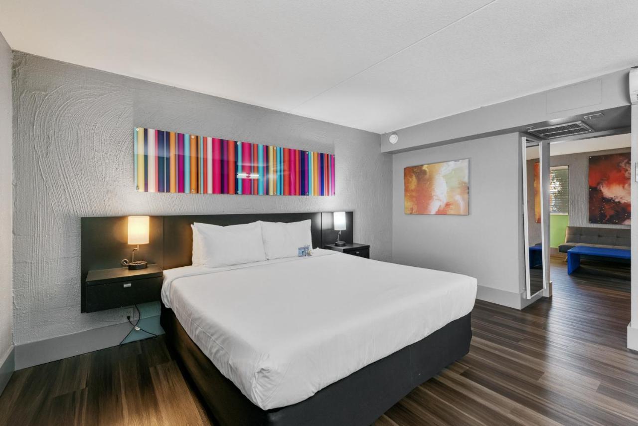 Clarendon #214 Hotel